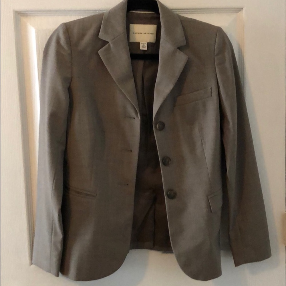 Neutral color suit jacket/blazer